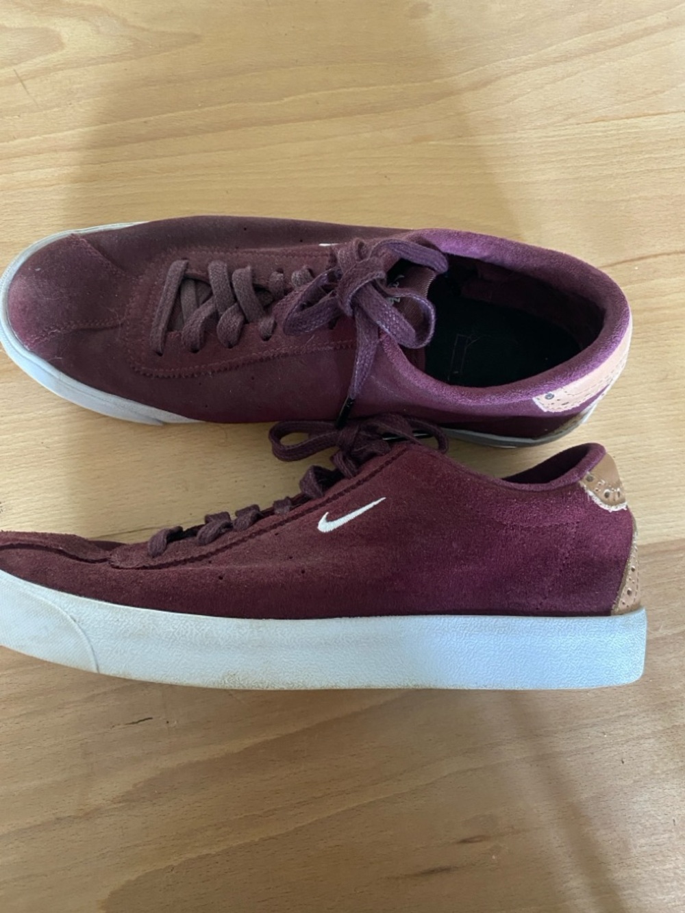 Nike Men’s Suede Low Top Sneakers Burgundy